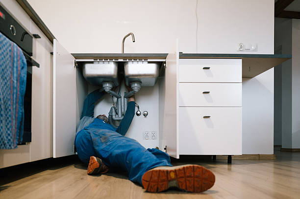 Professional Leak Detection technician working in Evansville, IN